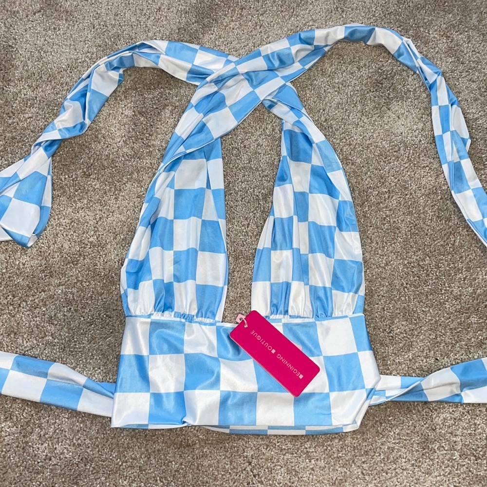 Beginning Boutique halter neck crop top